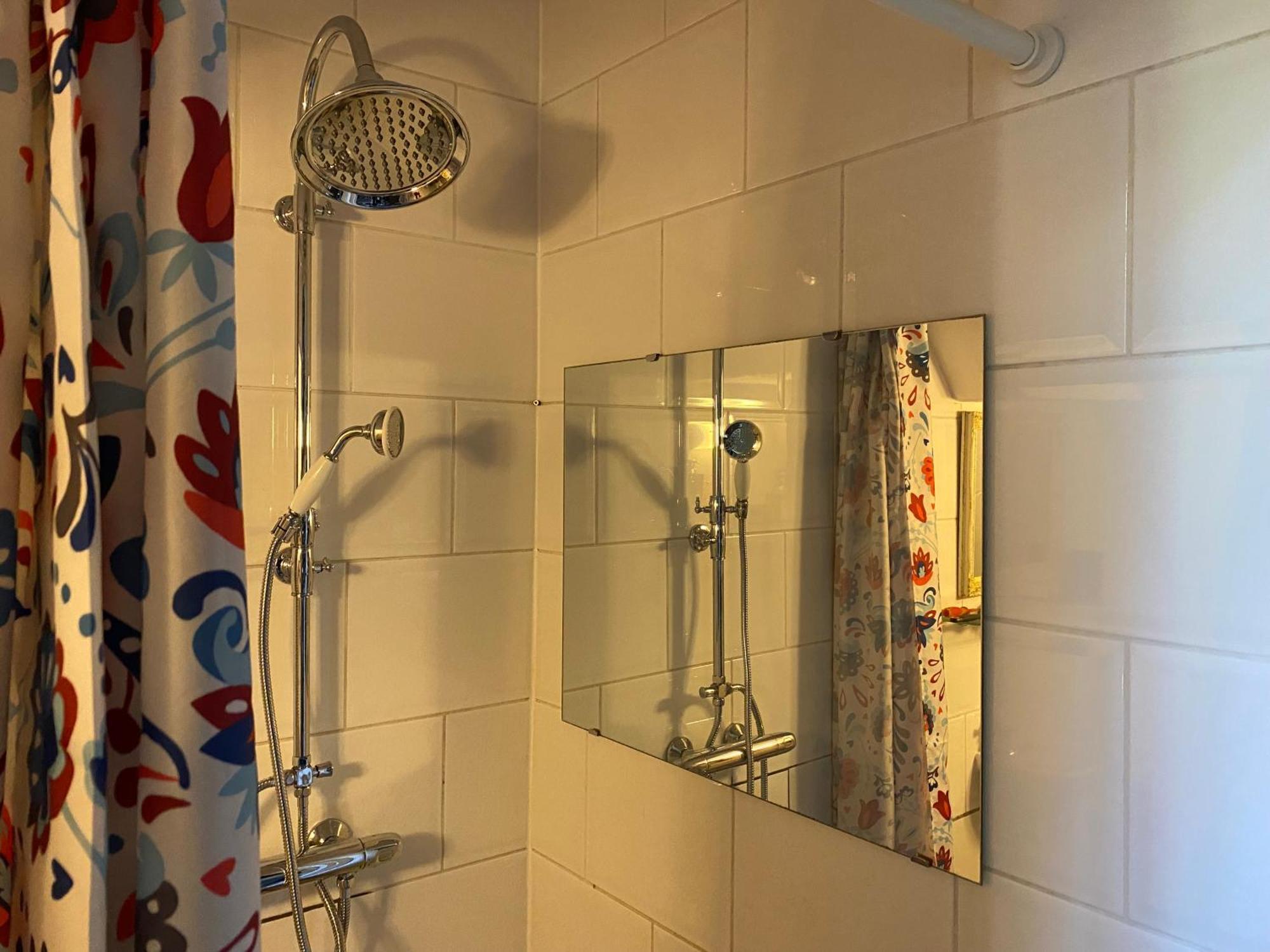 Vakantie Appartement Goedereede Let Op De Badkamer Moet Met Andere Gasten Gedeeld Worden Bagian luar foto