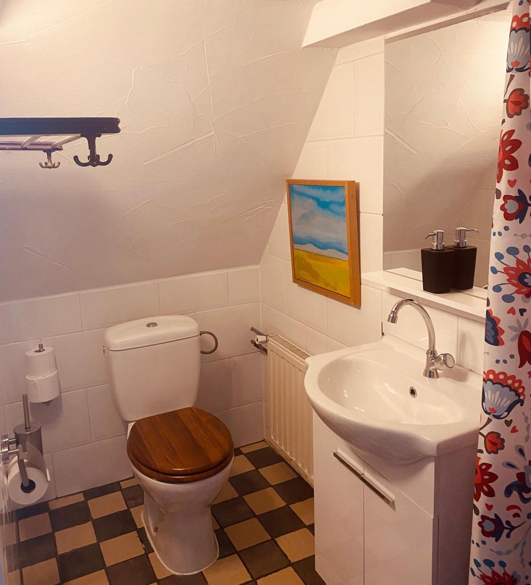 Vakantie Appartement Goedereede Let Op De Badkamer Moet Met Andere Gasten Gedeeld Worden Bagian luar foto